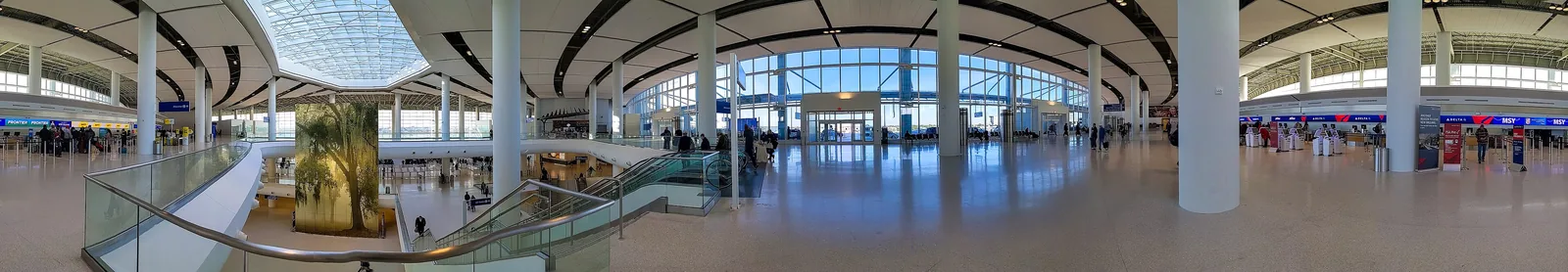The main hall of the new terminal at Louis Armstrong New Orleans International.