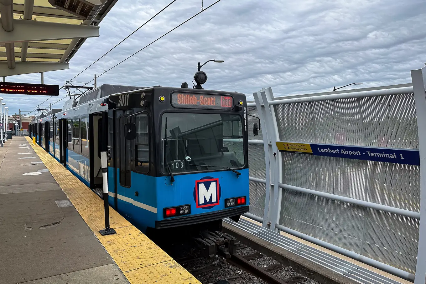 A MetroLink train at the Lambert Airport Terminal 1 platform.