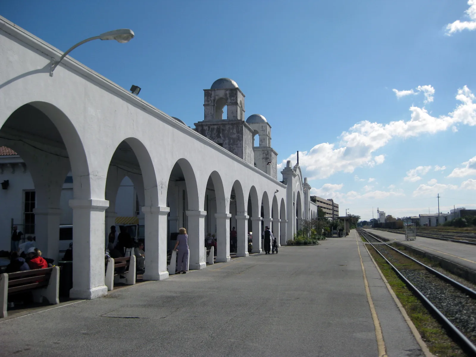 The arcade along the platform at Orlando's Amtrak station.